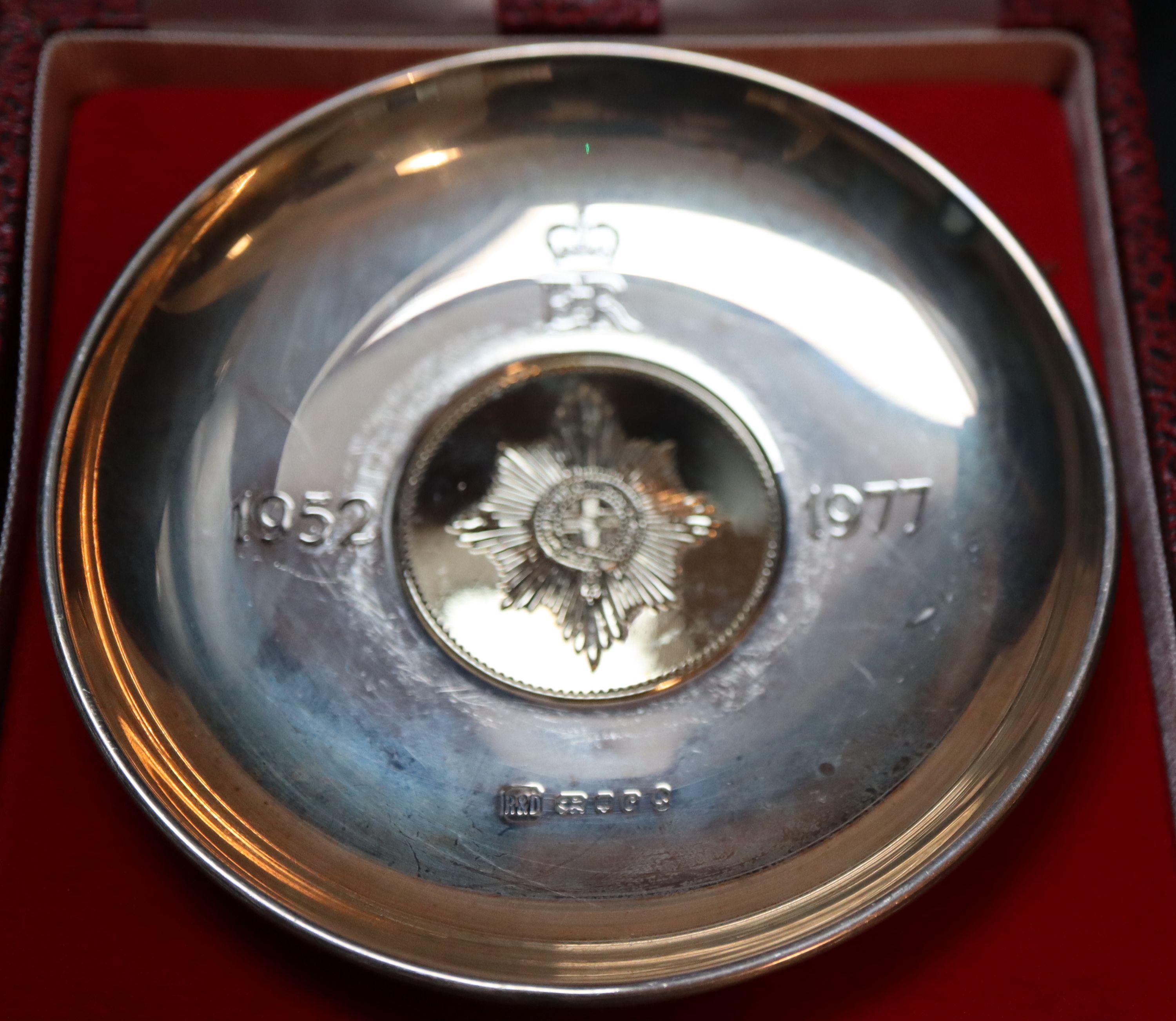 A Queen Elizabeth Silver Jubilee Coldstream Guards commemorative silver armada dish, diameter 10.15cm, cased, gross 79 grams.